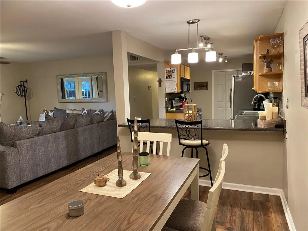 405 Brighton Point, Atlanta, Georgia 30328, 2 Bedrooms Bedrooms, ,2 BathroomsBathrooms,Residential,Sold,405 Brighton Point,6884214