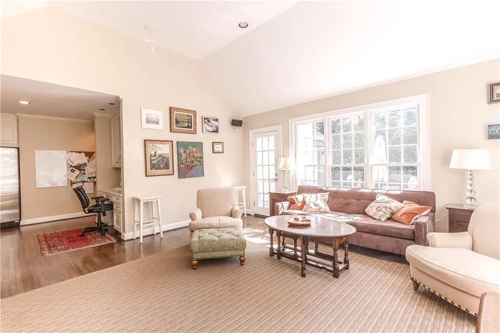 1899 Greystone Road Nw, Atlanta, Georgia 30318, 5 Bedrooms Bedrooms, ,3 BathroomsBathrooms,Residential,Sold,1899 Greystone Road Nw,5698508