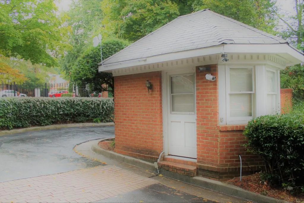 7500 Roswell Rd Road Unit 97, Sandy Springs, Georgia 30350, 2 Bedrooms Bedrooms, ,2 BathroomsBathrooms,Residential,Sold,7500 Roswell Rd Road Unit 97,6828777