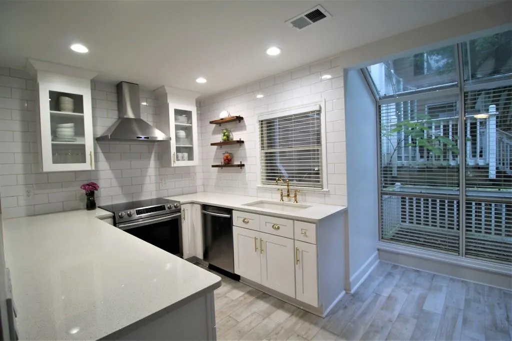 7500 Roswell Rd Road Unit 97, Sandy Springs, Georgia 30350, 2 Bedrooms Bedrooms, ,2 BathroomsBathrooms,Residential,Sold,7500 Roswell Rd Road Unit 97,6828777