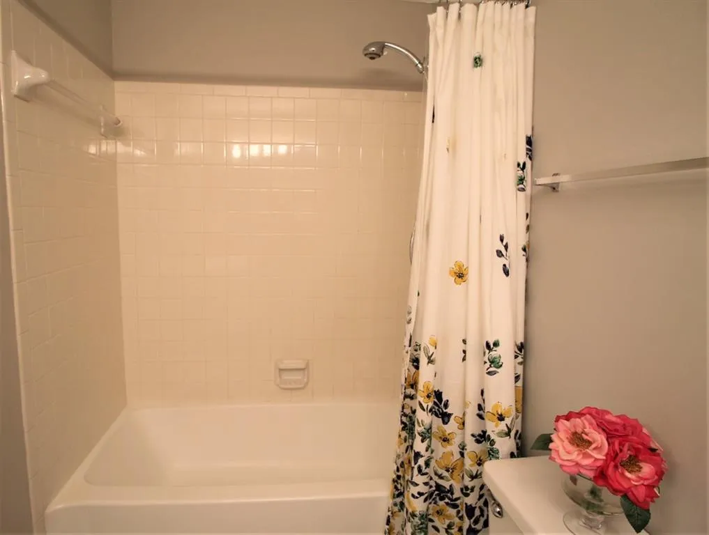 7500 Roswell Rd Road Unit 97, Sandy Springs, Georgia 30350, 2 Bedrooms Bedrooms, ,2 BathroomsBathrooms,Residential,Sold,7500 Roswell Rd Road Unit 97,6828777