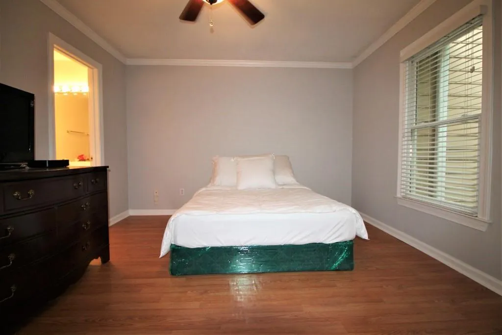 7500 Roswell Rd Road Unit 97, Sandy Springs, Georgia 30350, 2 Bedrooms Bedrooms, ,2 BathroomsBathrooms,Residential,Sold,7500 Roswell Rd Road Unit 97,6828777