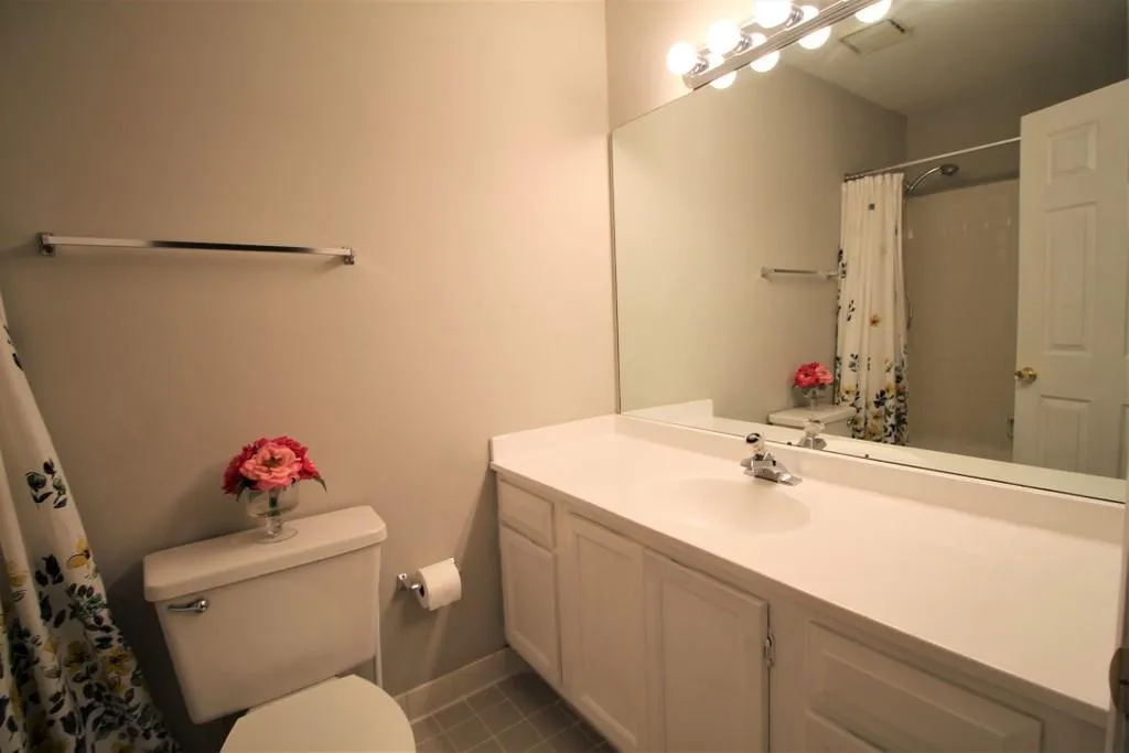 7500 Roswell Rd Road Unit 97, Sandy Springs, Georgia 30350, 2 Bedrooms Bedrooms, ,2 BathroomsBathrooms,Residential,Sold,7500 Roswell Rd Road Unit 97,6828777