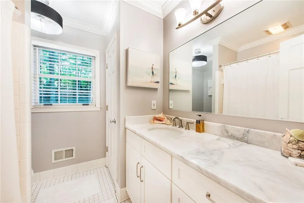 1085 Balmoral Road, Atlanta, Georgia 30319, 4 Bedrooms Bedrooms, ,2 BathroomsBathrooms,Residential,Sold,1085 Balmoral Road,7091321