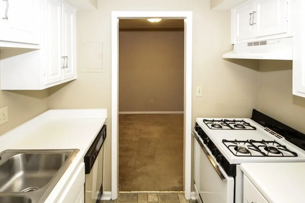 6851 Roswell Road Unit G-1, Sandy Springs, Georgia 30328, 1 Bedroom Bedrooms, ,1 BathroomBathrooms,Residential,Sold,6851 Roswell Road Unit G-1,6099567