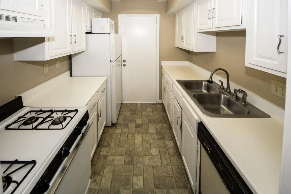 6851 Roswell Road Unit G-1, Sandy Springs, Georgia 30328, 1 Bedroom Bedrooms, ,1 BathroomBathrooms,Residential,Sold,6851 Roswell Road Unit G-1,6099567