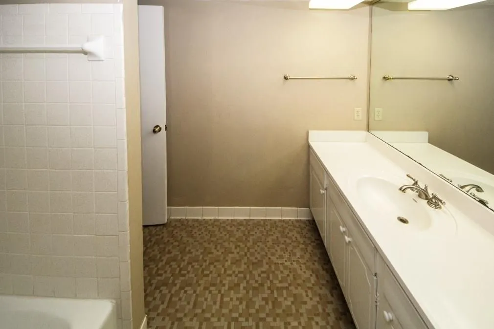 6851 Roswell Road Unit G-1, Sandy Springs, Georgia 30328, 1 Bedroom Bedrooms, ,1 BathroomBathrooms,Residential,Sold,6851 Roswell Road Unit G-1,6099567