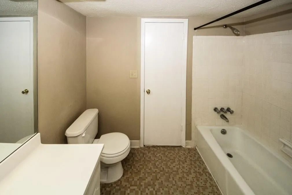 6851 Roswell Road Unit G-1, Sandy Springs, Georgia 30328, 1 Bedroom Bedrooms, ,1 BathroomBathrooms,Residential,Sold,6851 Roswell Road Unit G-1,6099567