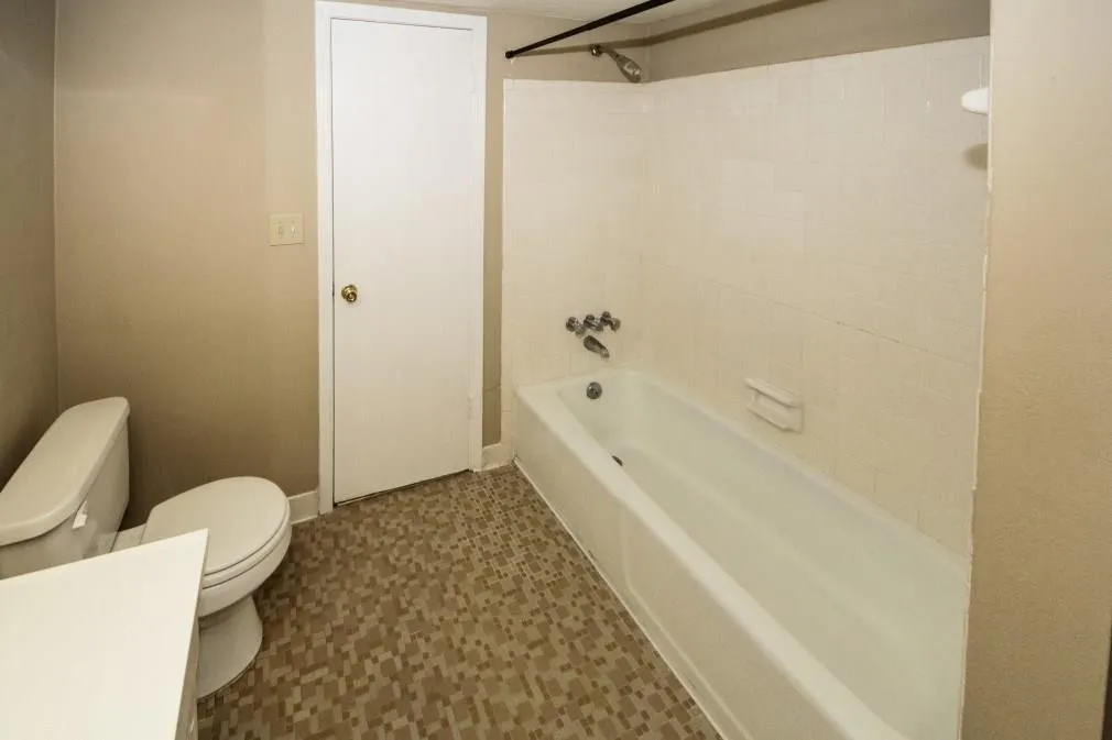 6851 Roswell Road Unit G-1, Sandy Springs, Georgia 30328, 1 Bedroom Bedrooms, ,1 BathroomBathrooms,Residential,Sold,6851 Roswell Road Unit G-1,6099567