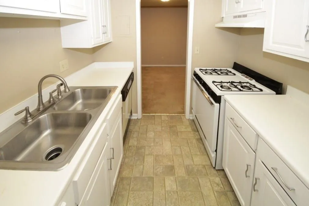 6851 Roswell Road Unit G-1, Sandy Springs, Georgia 30328, 1 Bedroom Bedrooms, ,1 BathroomBathrooms,Residential,Sold,6851 Roswell Road Unit G-1,6099567