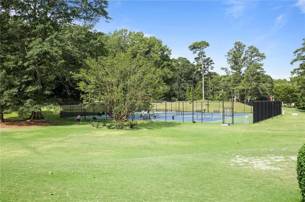 122 Woodmere Square Nw, Atlanta, Georgia 30327, 2 Bedrooms Bedrooms, 0 ,1 BathroomBathrooms,Residential,For Sale,122 Woodmere Square Nw,7824298