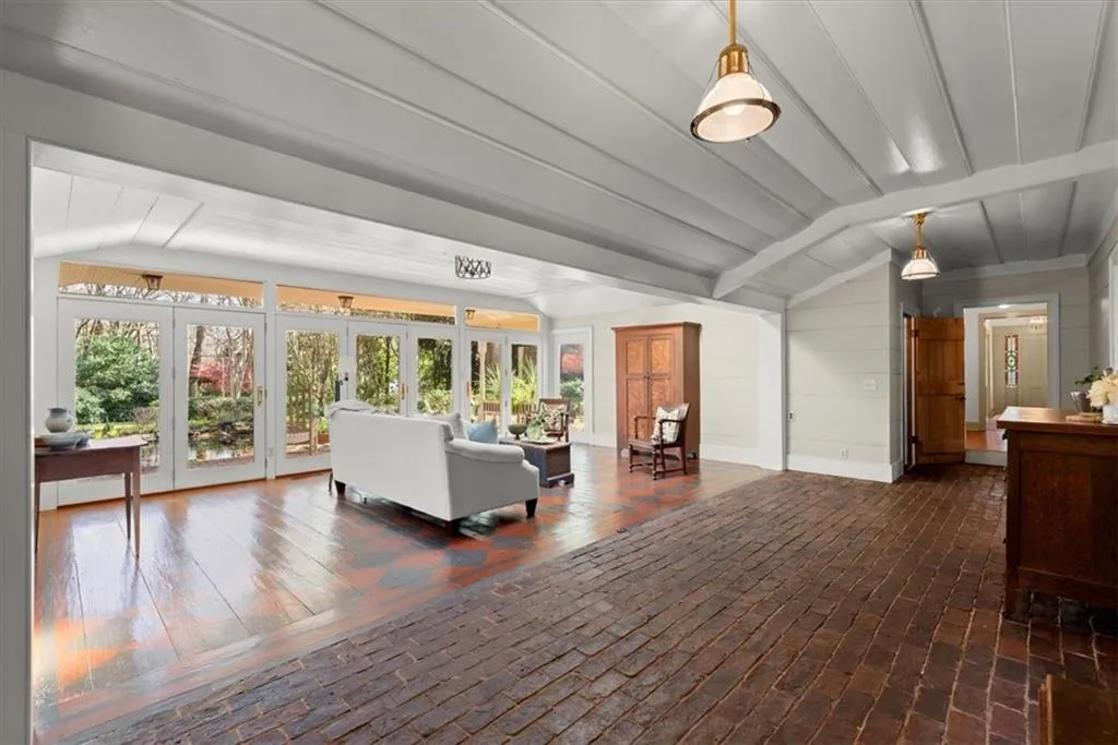 7865 Nesbit Ferry Road, Sandy Springs, Georgia 30350, 6 Bedrooms Bedrooms, ,4 BathroomsBathrooms,Residential,Sold,7865 Nesbit Ferry Road,7497650