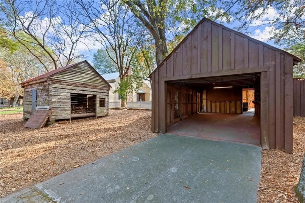 7865 Nesbit Ferry Road, Sandy Springs, Georgia 30350, 6 Bedrooms Bedrooms, ,4 BathroomsBathrooms,Residential,Sold,7865 Nesbit Ferry Road,7497650