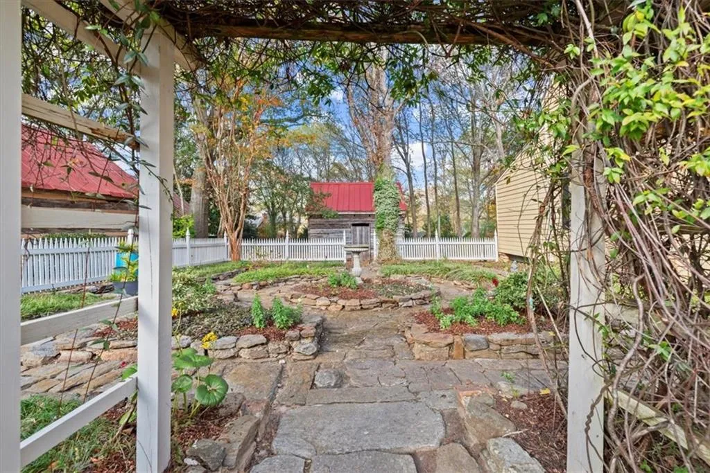 7865 Nesbit Ferry Road, Sandy Springs, Georgia 30350, 6 Bedrooms Bedrooms, ,4 BathroomsBathrooms,Residential,Sold,7865 Nesbit Ferry Road,7497650