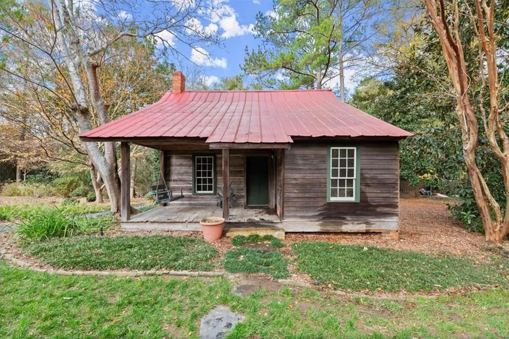 Front of guest house