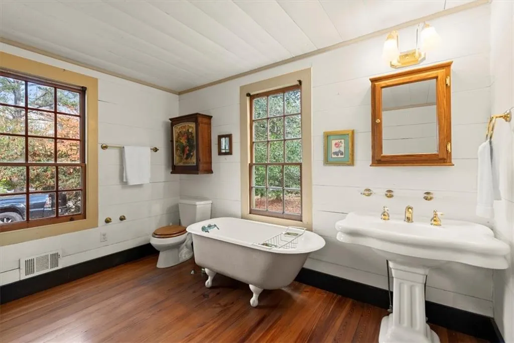 Guest house main floor full bath