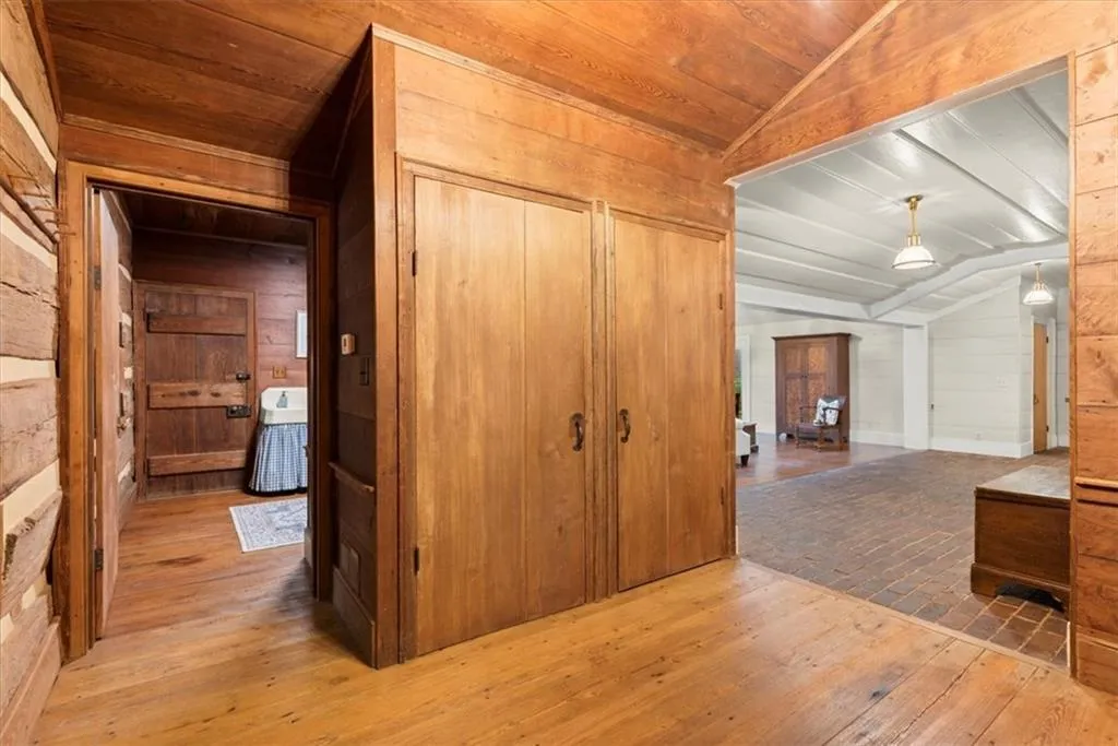 7865 Nesbit Ferry Road, Sandy Springs, Georgia 30350, 6 Bedrooms Bedrooms, ,4 BathroomsBathrooms,Residential,Sold,7865 Nesbit Ferry Road,7497650