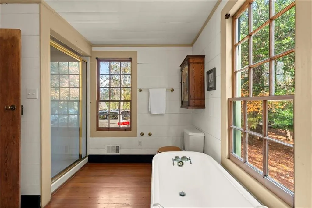 Guest house bath
