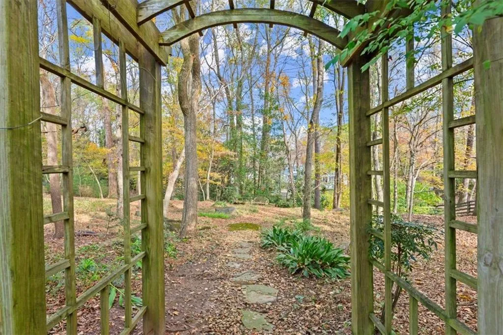 7865 Nesbit Ferry Road, Sandy Springs, Georgia 30350, 6 Bedrooms Bedrooms, ,4 BathroomsBathrooms,Residential,Sold,7865 Nesbit Ferry Road,7497650