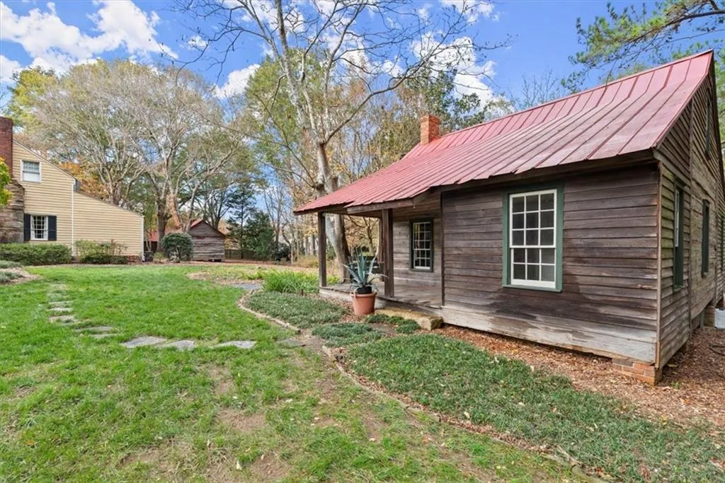 Front of guest house looking towards main house
