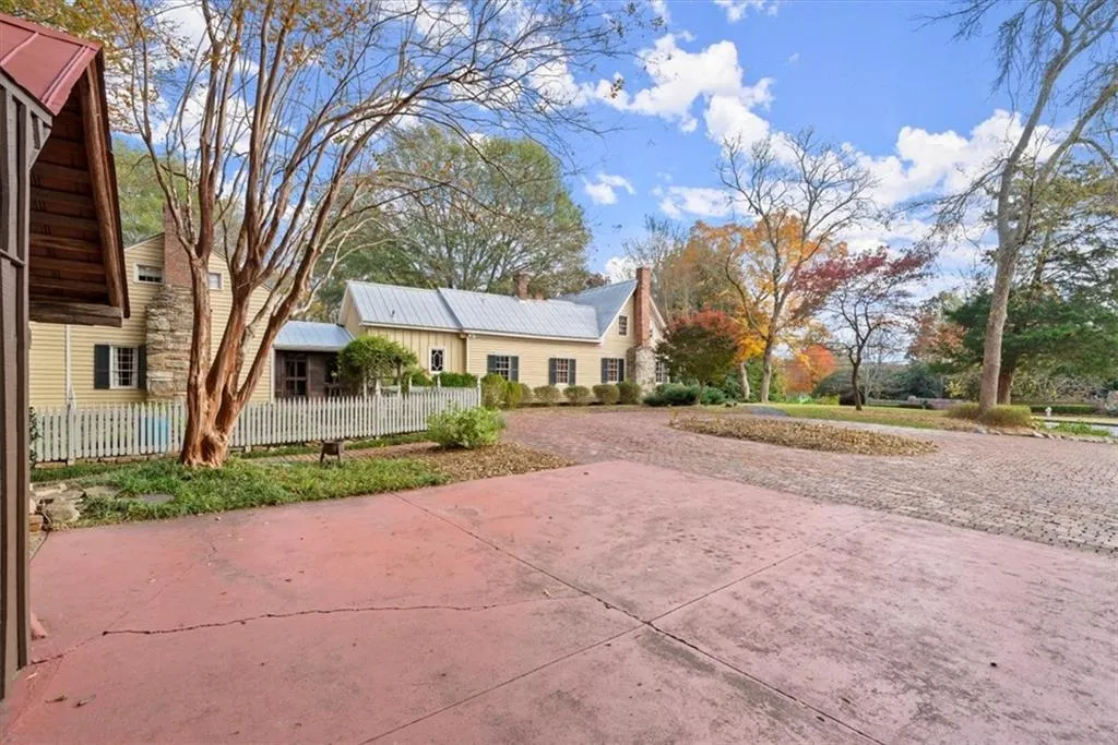 7865 Nesbit Ferry Road, Sandy Springs, Georgia 30350, 6 Bedrooms Bedrooms, ,4 BathroomsBathrooms,Residential,Sold,7865 Nesbit Ferry Road,7497650