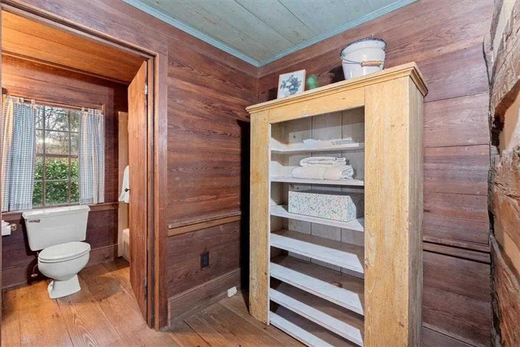 Dressing room in log cabin