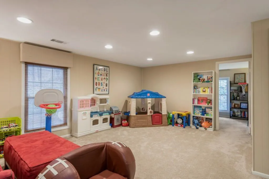 216 Devonwood Drive, Sandy Springs, Georgia 30328, 4 Bedrooms Bedrooms, ,2 BathroomsBathrooms,Residential,Sold,216 Devonwood Drive,5977252