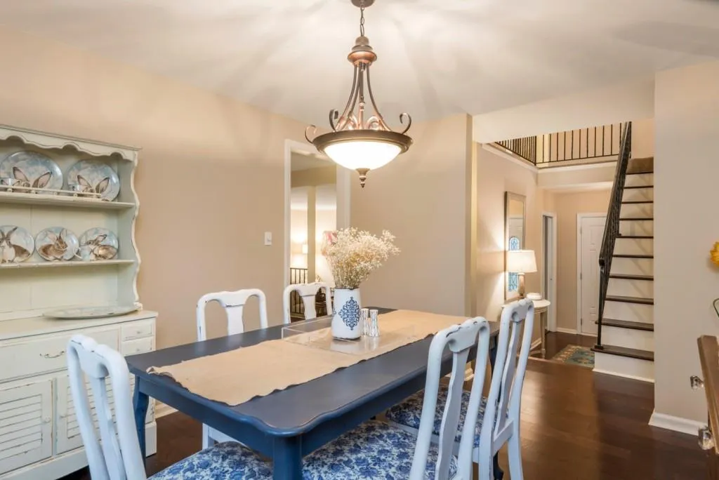 216 Devonwood Drive, Sandy Springs, Georgia 30328, 4 Bedrooms Bedrooms, ,2 BathroomsBathrooms,Residential,Sold,216 Devonwood Drive,5977252