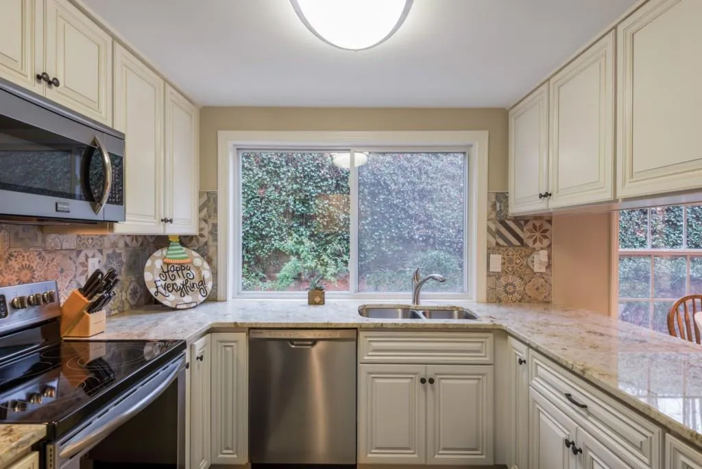 216 Devonwood Drive, Sandy Springs, Georgia 30328, 4 Bedrooms Bedrooms, ,2 BathroomsBathrooms,Residential,Sold,216 Devonwood Drive,5977252