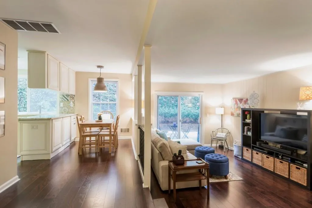 216 Devonwood Drive, Sandy Springs, Georgia 30328, 4 Bedrooms Bedrooms, ,2 BathroomsBathrooms,Residential,Sold,216 Devonwood Drive,5977252