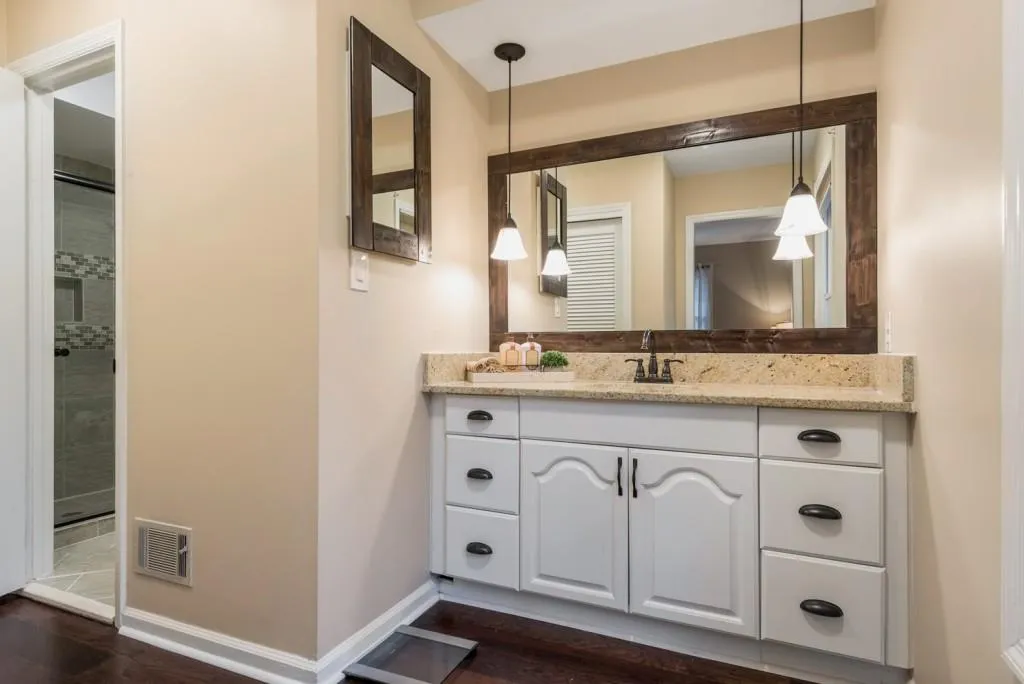 216 Devonwood Drive, Sandy Springs, Georgia 30328, 4 Bedrooms Bedrooms, ,2 BathroomsBathrooms,Residential,Sold,216 Devonwood Drive,5977252