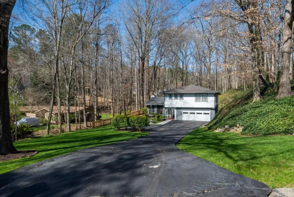 216 Devonwood Drive, Sandy Springs, Georgia 30328, 4 Bedrooms Bedrooms, ,2 BathroomsBathrooms,Residential,Sold,216 Devonwood Drive,5977252