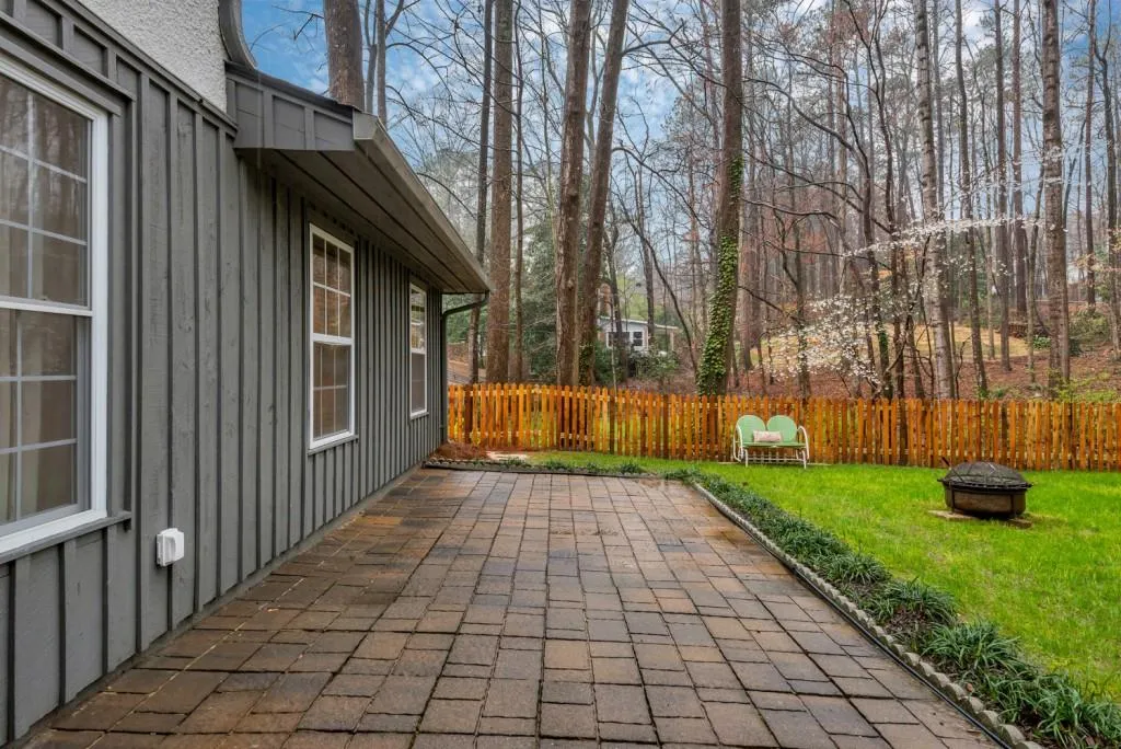 216 Devonwood Drive, Sandy Springs, Georgia 30328, 4 Bedrooms Bedrooms, ,2 BathroomsBathrooms,Residential,Sold,216 Devonwood Drive,5977252