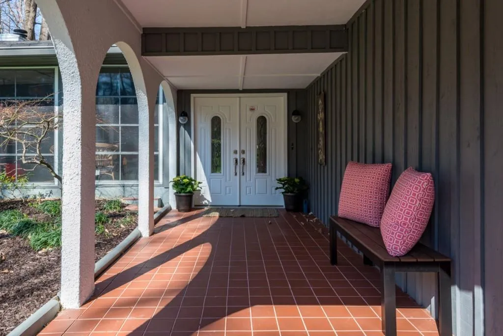 216 Devonwood Drive, Sandy Springs, Georgia 30328, 4 Bedrooms Bedrooms, ,2 BathroomsBathrooms,Residential,Sold,216 Devonwood Drive,5977252