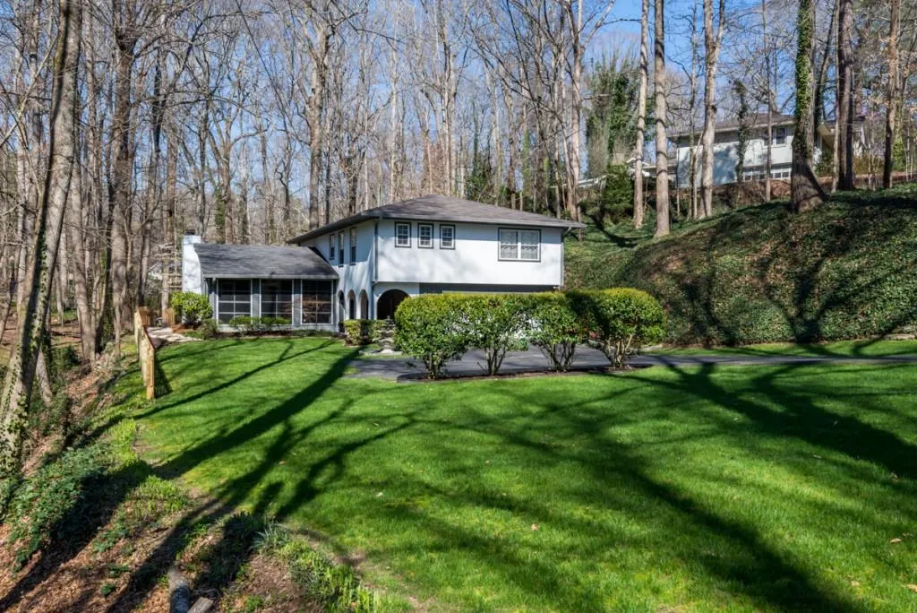 216 Devonwood Drive, Sandy Springs, Georgia 30328, 4 Bedrooms Bedrooms, ,2 BathroomsBathrooms,Residential,Sold,216 Devonwood Drive,5977252