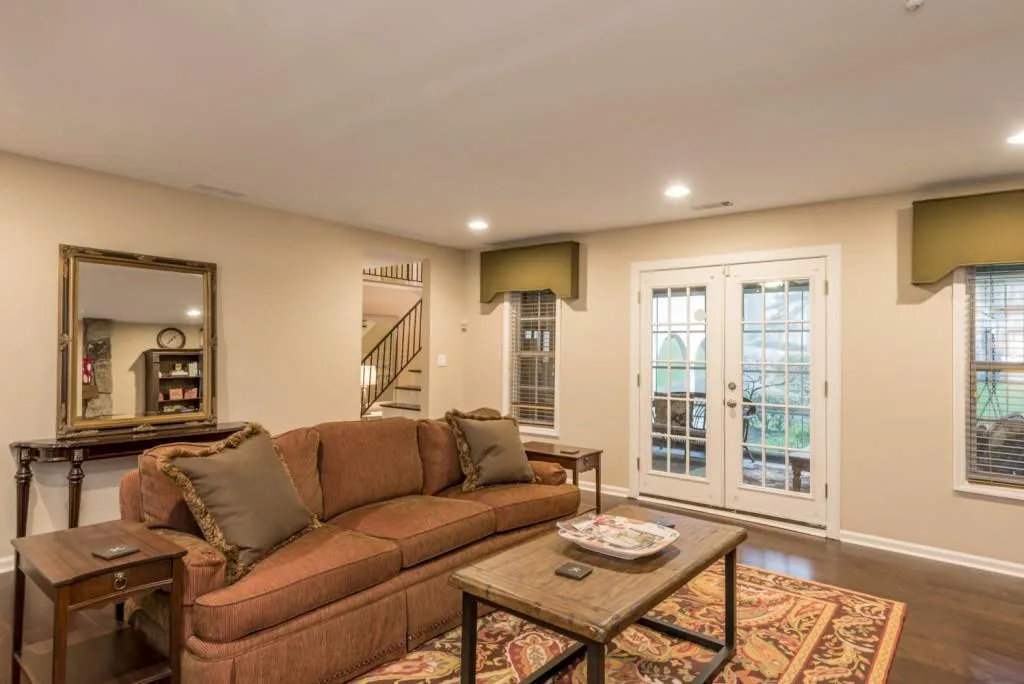 216 Devonwood Drive, Sandy Springs, Georgia 30328, 4 Bedrooms Bedrooms, ,2 BathroomsBathrooms,Residential,Sold,216 Devonwood Drive,5977252