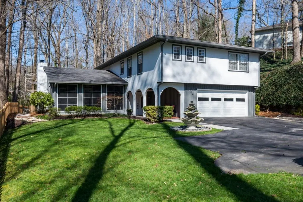 216 Devonwood Drive, Sandy Springs, Georgia 30328, 4 Bedrooms Bedrooms, ,2 BathroomsBathrooms,Residential,Sold,216 Devonwood Drive,5977252