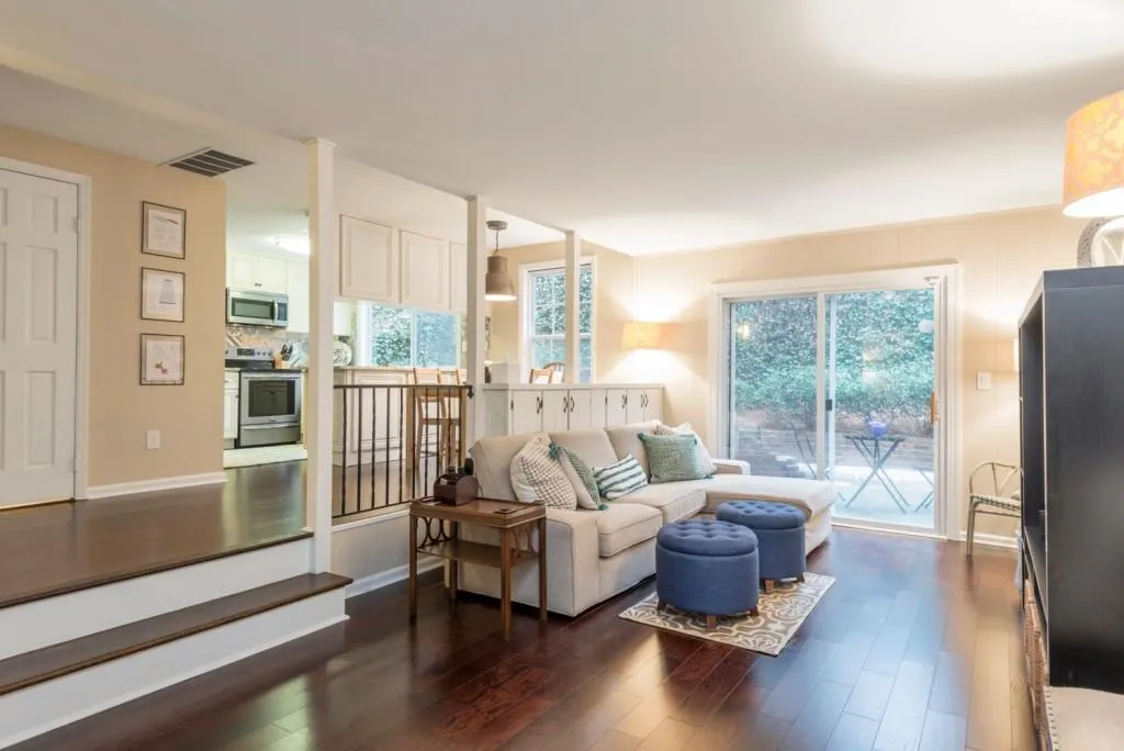 216 Devonwood Drive, Sandy Springs, Georgia 30328, 4 Bedrooms Bedrooms, ,2 BathroomsBathrooms,Residential,Sold,216 Devonwood Drive,5977252