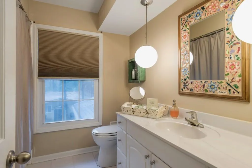 216 Devonwood Drive, Sandy Springs, Georgia 30328, 4 Bedrooms Bedrooms, ,2 BathroomsBathrooms,Residential,Sold,216 Devonwood Drive,5977252