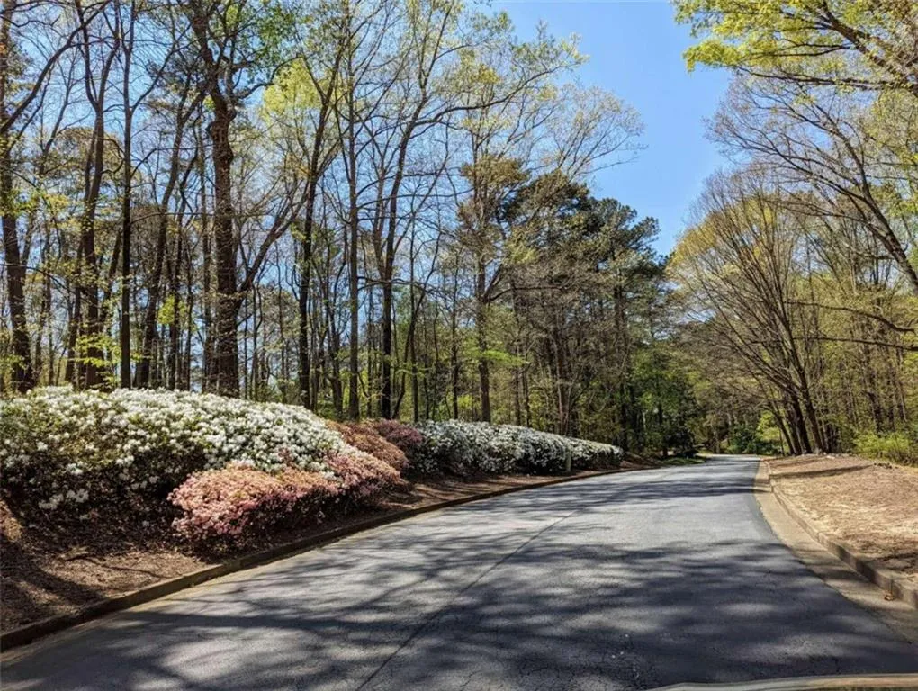 2406 Huntingdon Chase, Sandy Springs, Georgia 30350, 2 Bedrooms Bedrooms, ,2 BathroomsBathrooms,Residential,Sold,2406 Huntingdon Chase,7030995