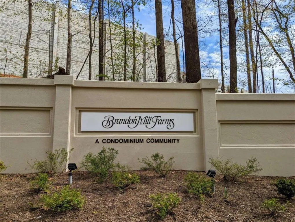 2406 Huntingdon Chase, Sandy Springs, Georgia 30350, 2 Bedrooms Bedrooms, ,2 BathroomsBathrooms,Residential,Sold,2406 Huntingdon Chase,7030995