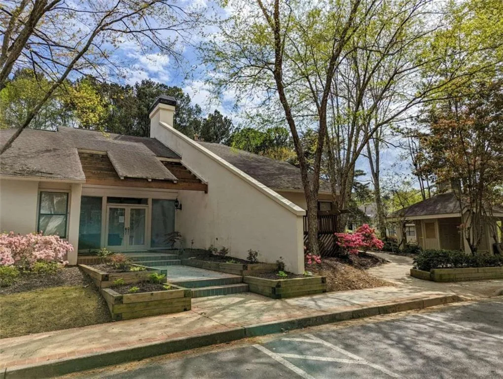 2406 Huntingdon Chase, Sandy Springs, Georgia 30350, 2 Bedrooms Bedrooms, ,2 BathroomsBathrooms,Residential,Sold,2406 Huntingdon Chase,7030995