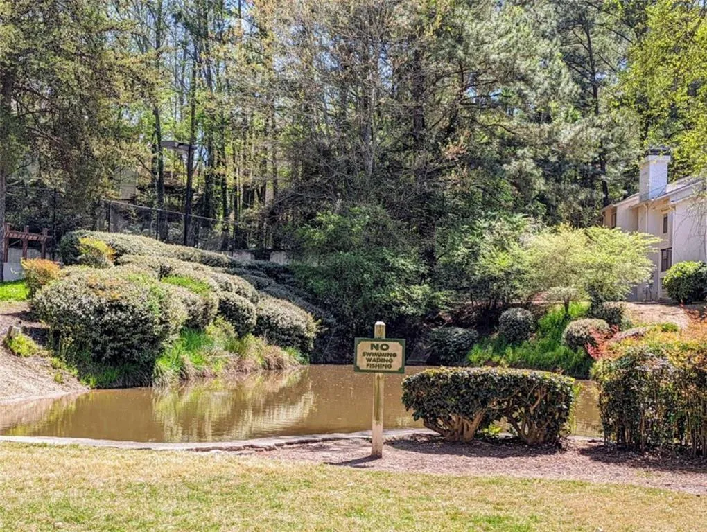 2406 Huntingdon Chase, Sandy Springs, Georgia 30350, 2 Bedrooms Bedrooms, ,2 BathroomsBathrooms,Residential,Sold,2406 Huntingdon Chase,7030995