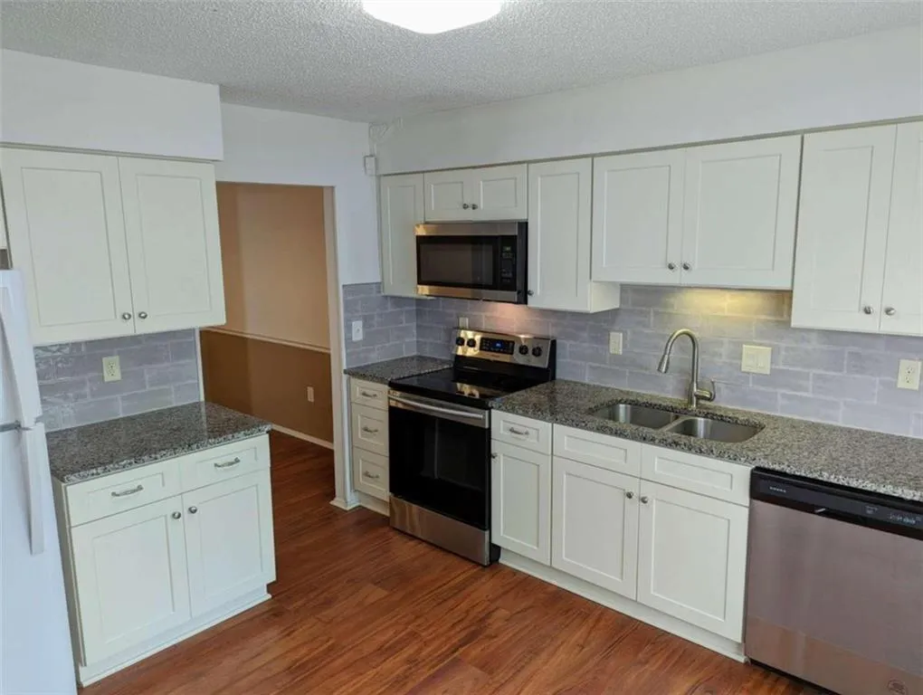 2406 Huntingdon Chase, Sandy Springs, Georgia 30350, 2 Bedrooms Bedrooms, ,2 BathroomsBathrooms,Residential,Sold,2406 Huntingdon Chase,7030995