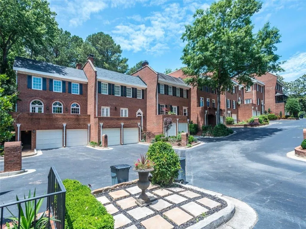 107 Jefferson Circle, Sandy Springs, Georgia 30328, 4 Bedrooms Bedrooms, ,3 BathroomsBathrooms,Residential,Sold,107 Jefferson Circle,5858715