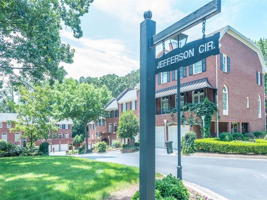 107 Jefferson Circle, Sandy Springs, Georgia 30328, 4 Bedrooms Bedrooms, ,3 BathroomsBathrooms,Residential,Sold,107 Jefferson Circle,5858715