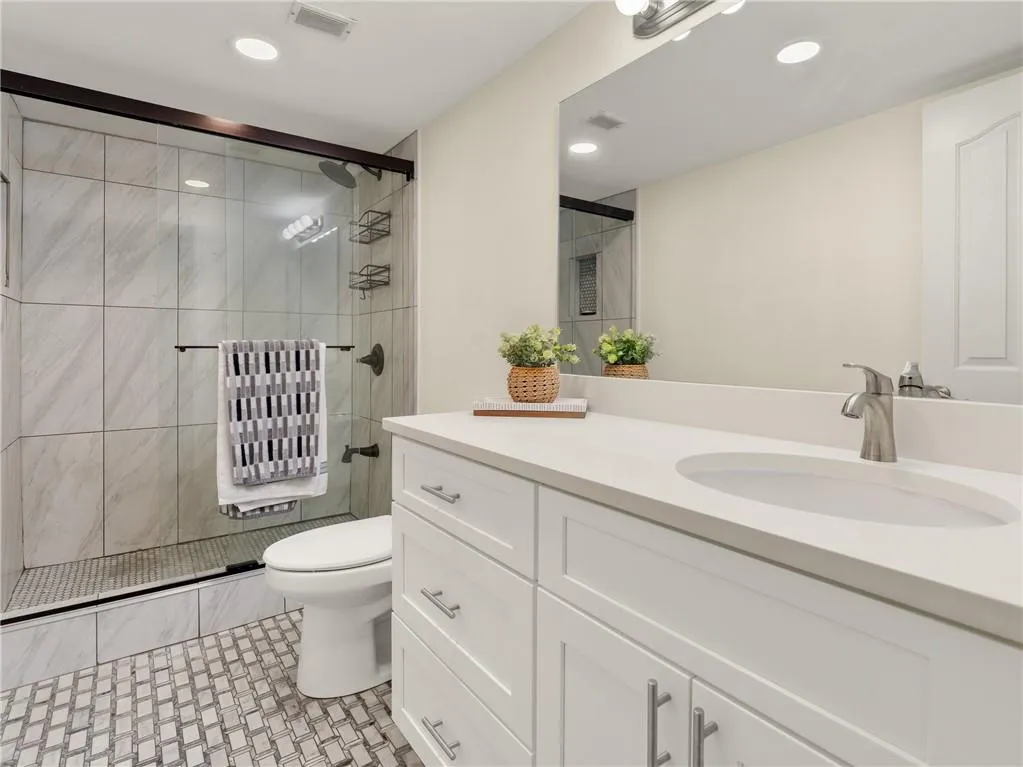2870 Pharr Court South Nw Unit 504, Atlanta, Georgia 30305, 1 Bedroom Bedrooms, ,1 BathroomBathrooms,Residential,For Sale,2870 Pharr Court South Nw Unit 504,7553306