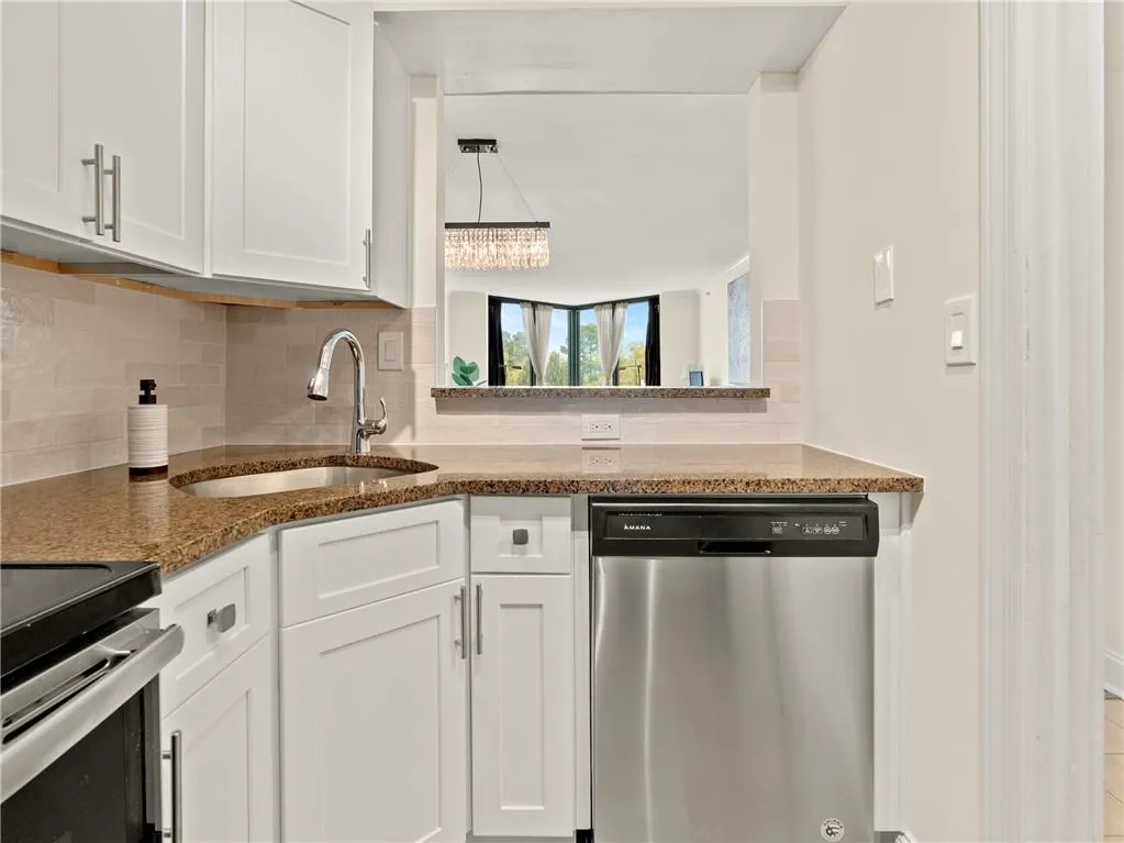 2870 Pharr Court South Nw Unit 504, Atlanta, Georgia 30305, 1 Bedroom Bedrooms, ,1 BathroomBathrooms,Residential,For Sale,2870 Pharr Court South Nw Unit 504,7553306