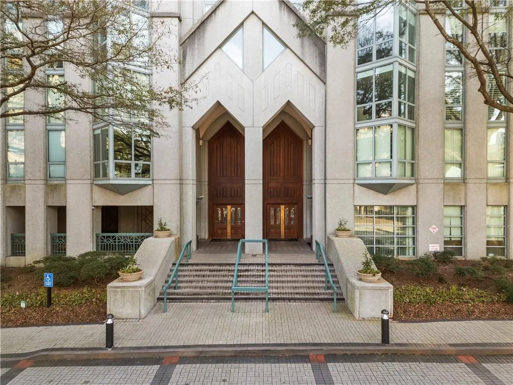 2870 Pharr Court South Nw Unit 504, Atlanta, Georgia 30305, 1 Bedroom Bedrooms, ,1 BathroomBathrooms,Residential,For Sale,2870 Pharr Court South Nw Unit 504,7553306