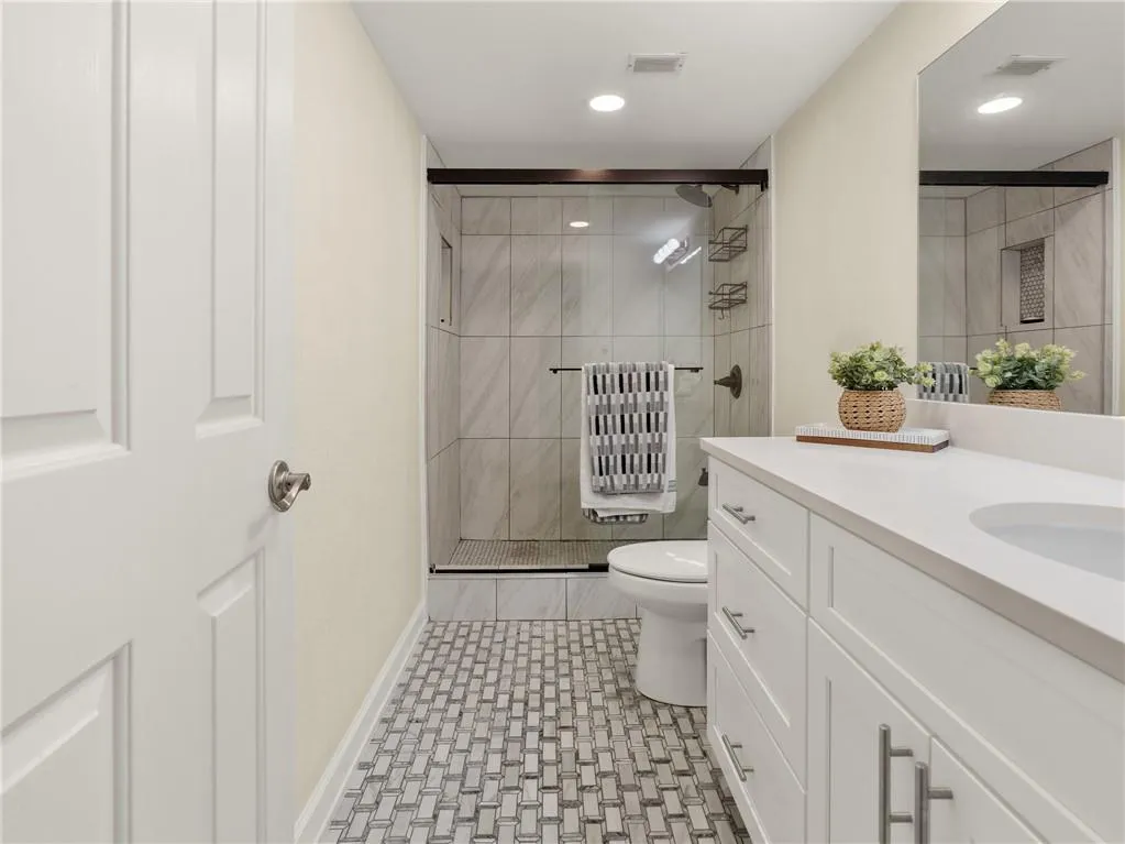 2870 Pharr Court South Nw Unit 504, Atlanta, Georgia 30305, 1 Bedroom Bedrooms, ,1 BathroomBathrooms,Residential,For Sale,2870 Pharr Court South Nw Unit 504,7553306